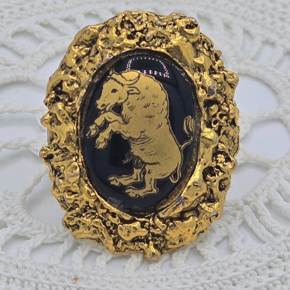 Vintage gold tone ornate Ring Taurus Zodiac SUN SIGN Bull statement adjustable 6